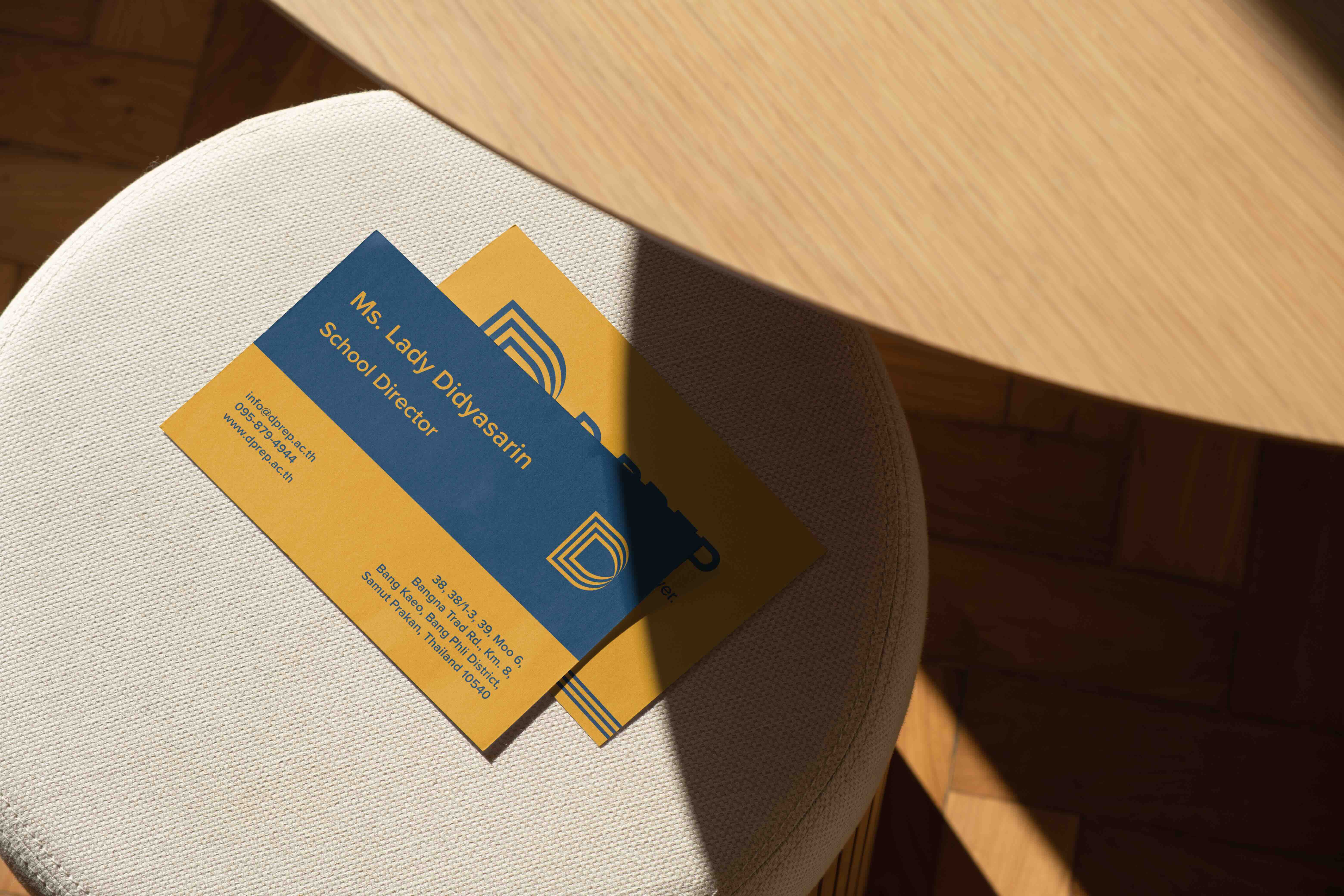 Branded buniness card for internation school D-PREP