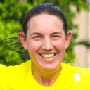 aluno da pro elite assessoria focada e correndo na rua