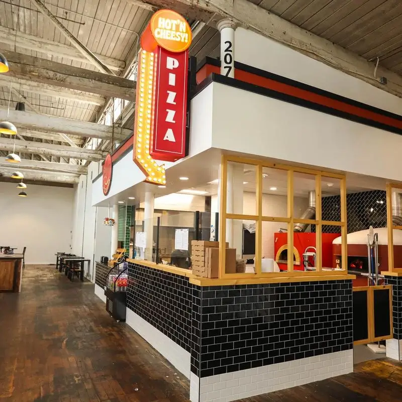 Pizza store nside gibson mill