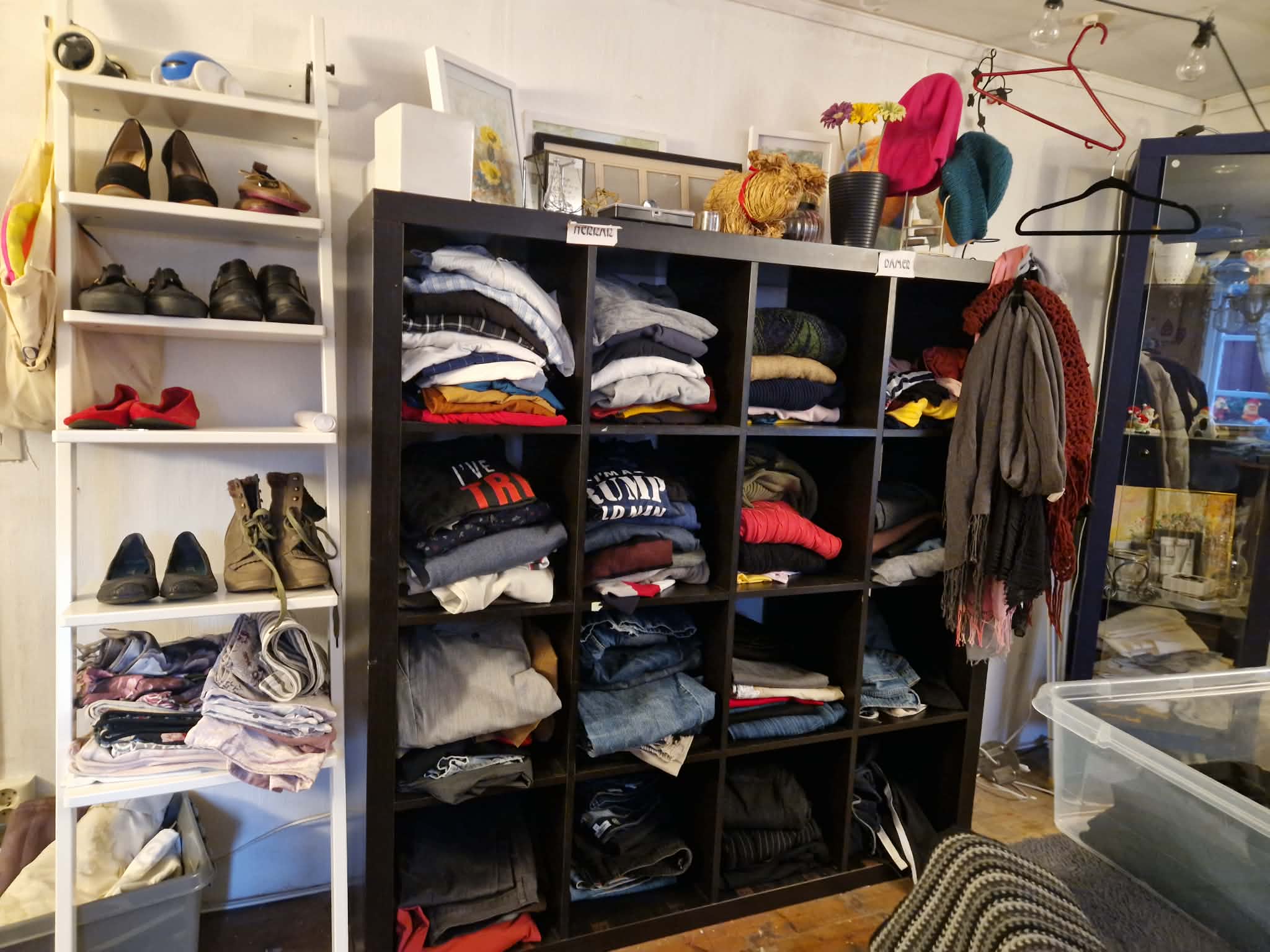  En bild från gratisbutiken Folkets Garderob