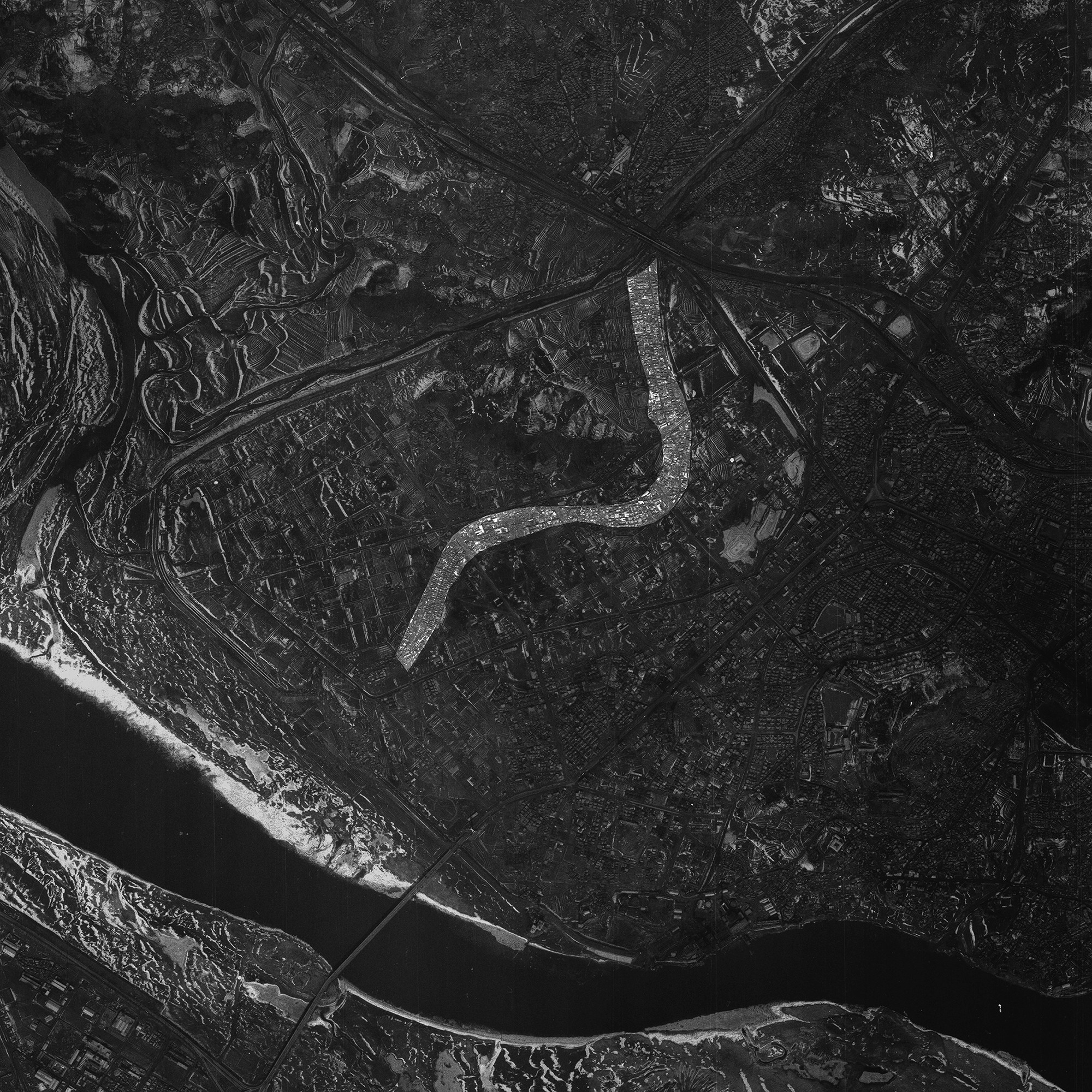 연남동의 얇은 켜: 487과 481 | 1969년 항공사진ㅡ사천의 선형에 따라 형성된 주거지