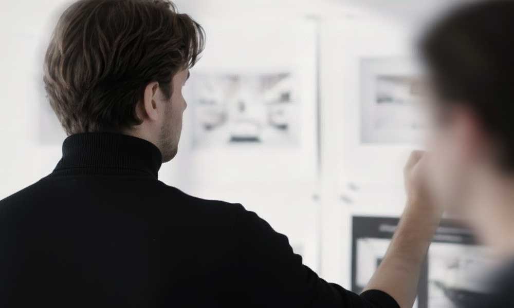 Konzeptionelle Analyse: Fokus auf Materialität und Proportion vor der digitalen Umsetzung.