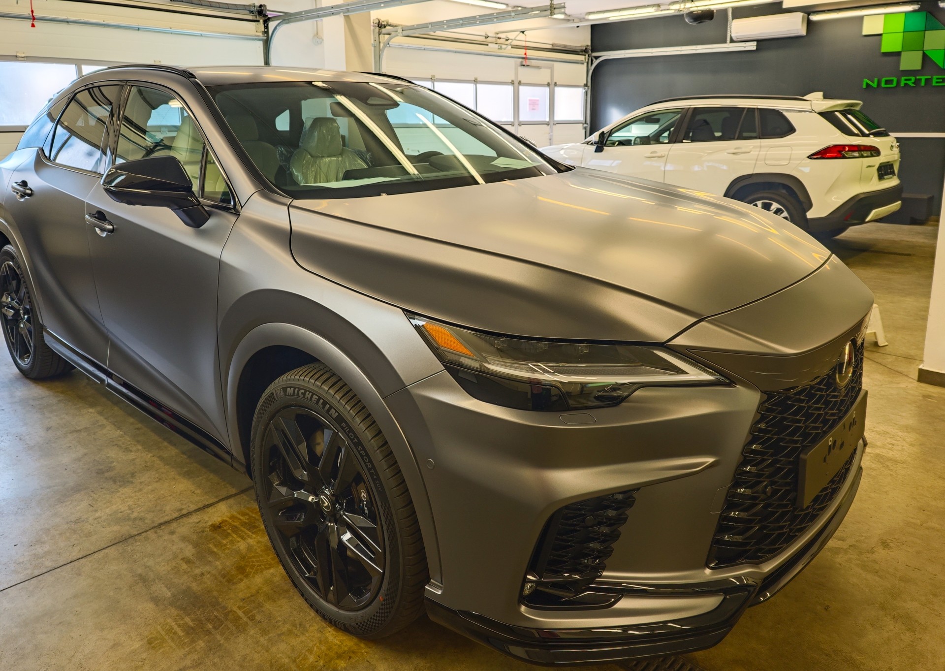 Lexus színes matt kővédő fóliával