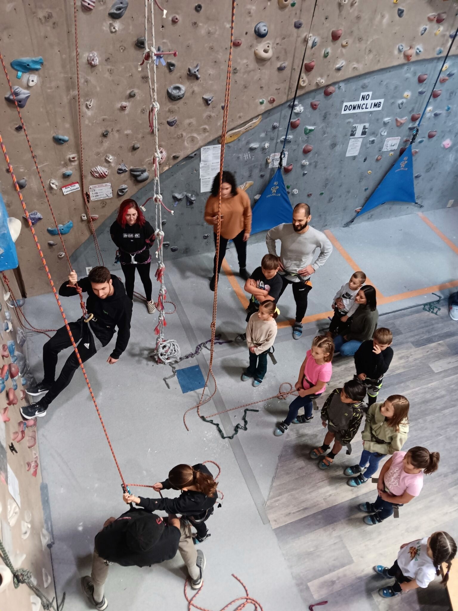 a woman is doing a piyoma exercise in a gym