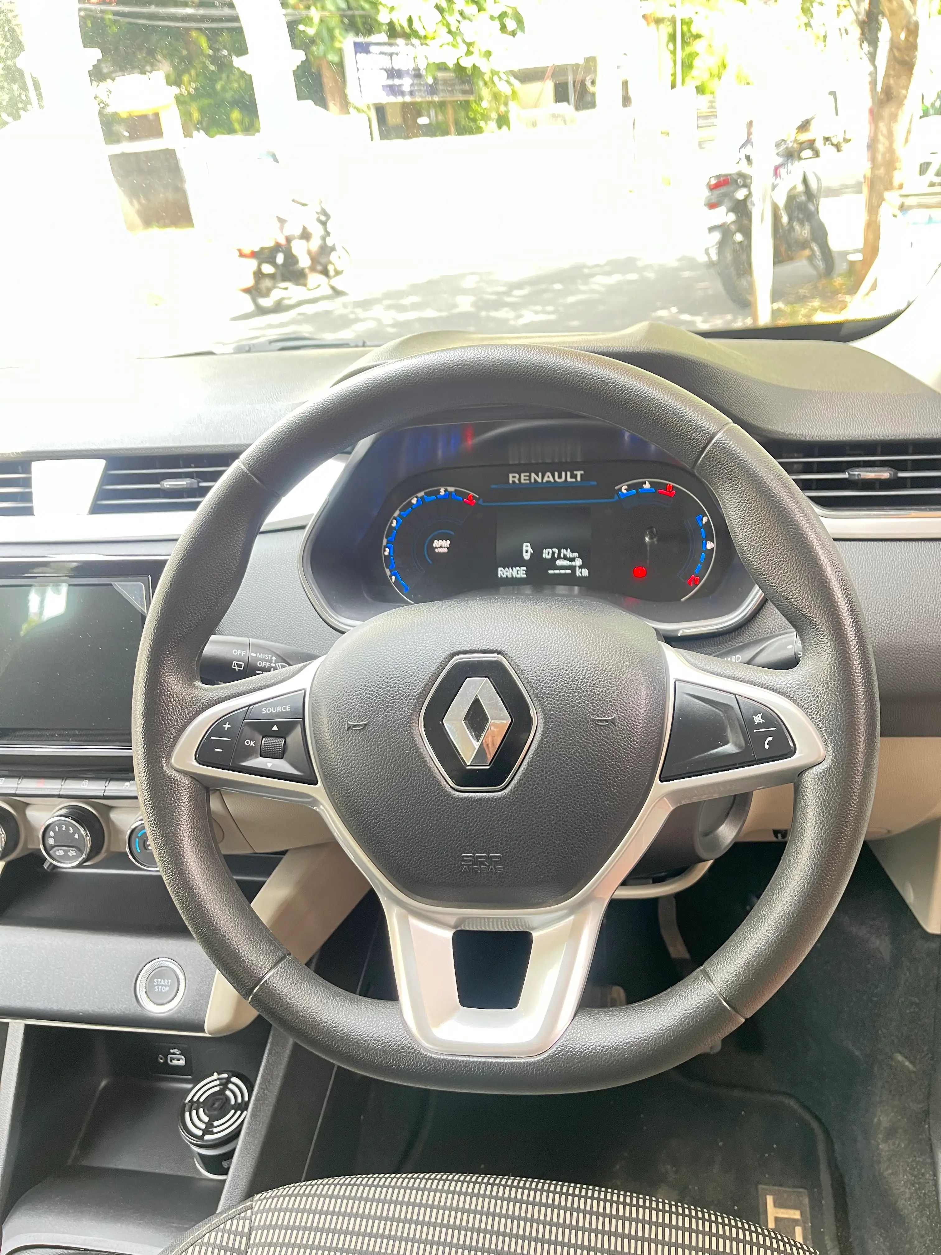 renault-triber-rxz-amt-1l-ece-img2