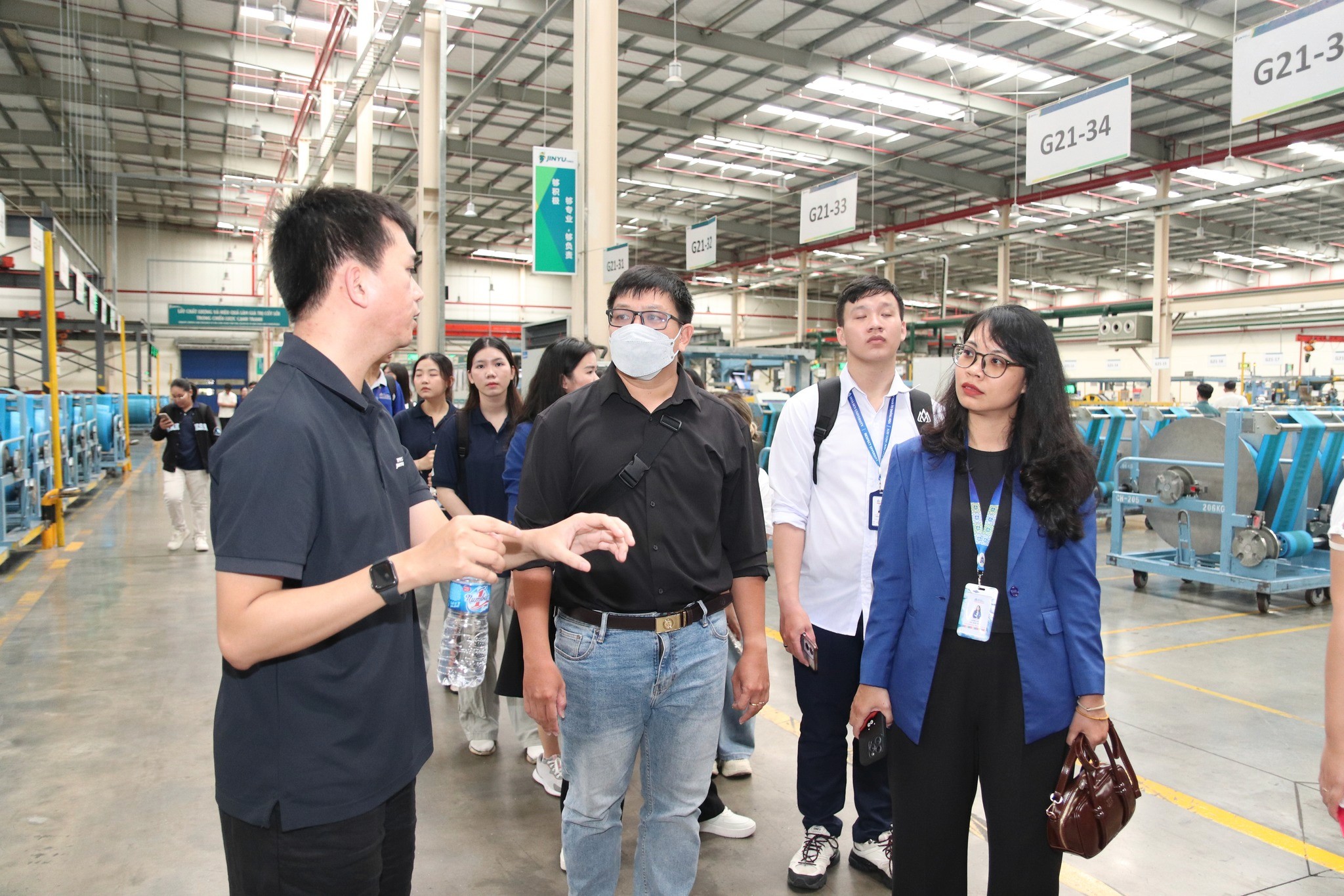 Sinh viên Ngôn ngữ Trung Quốc HSU trải nghiệm thực tế tại Jinyu Company Tour 2025