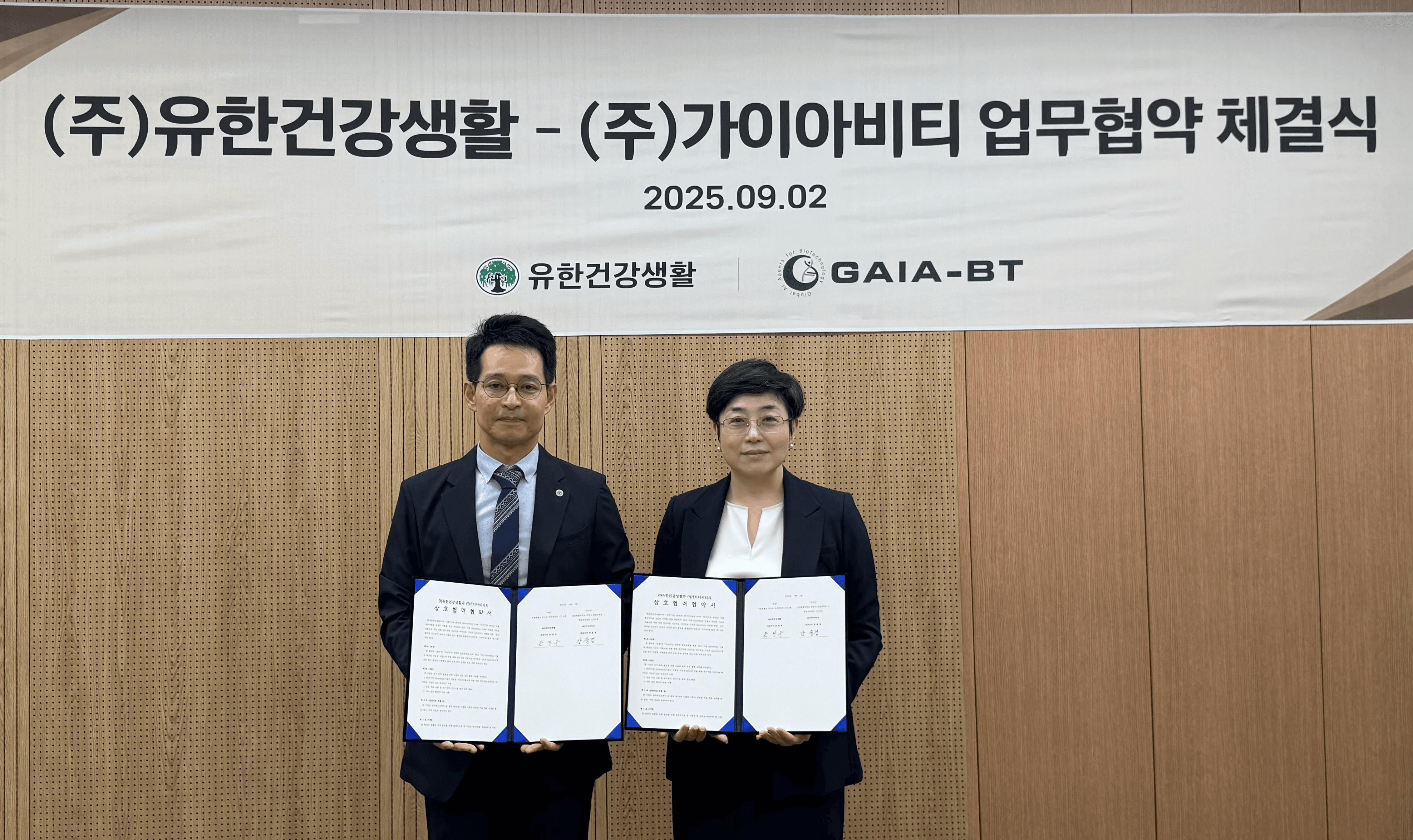 CEO Kang in front of KIT's exhibition booth for K-startups at BioJapan