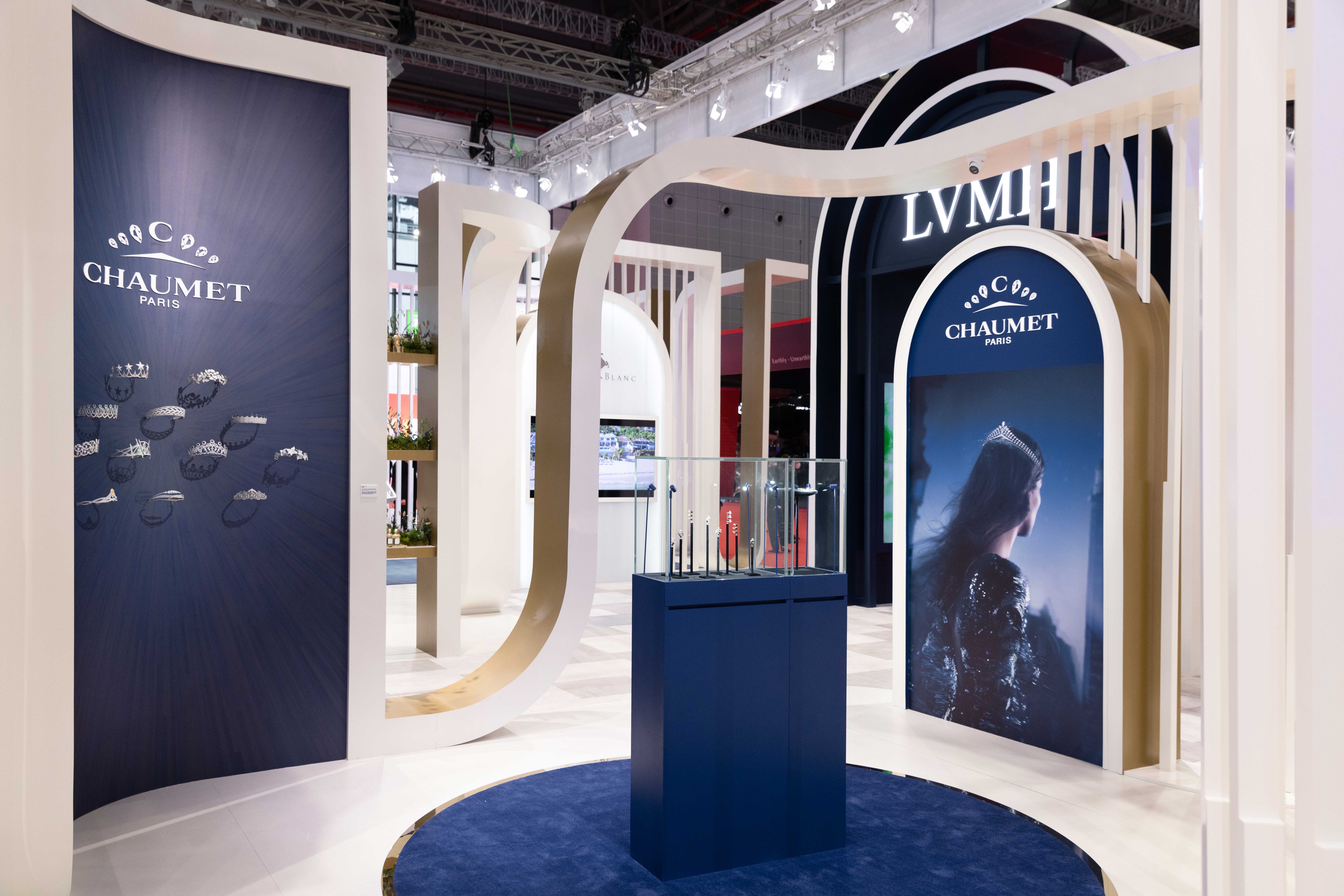 Levitation of a crown for Chaumet