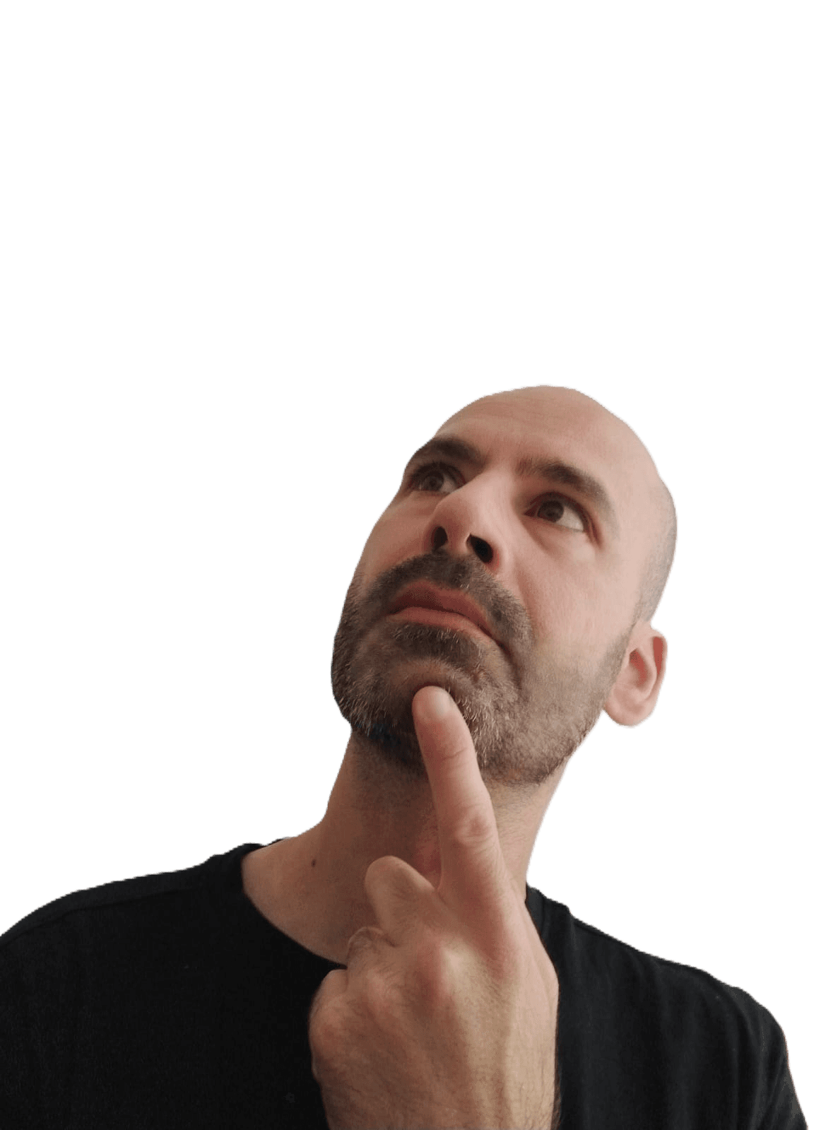 carlo celanetti titolare green code agency in primo piano controlla su pc analisi