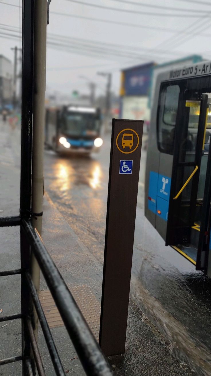 Integration performance stats for Nuvio, Klyra, and Veltix with percentage changes.