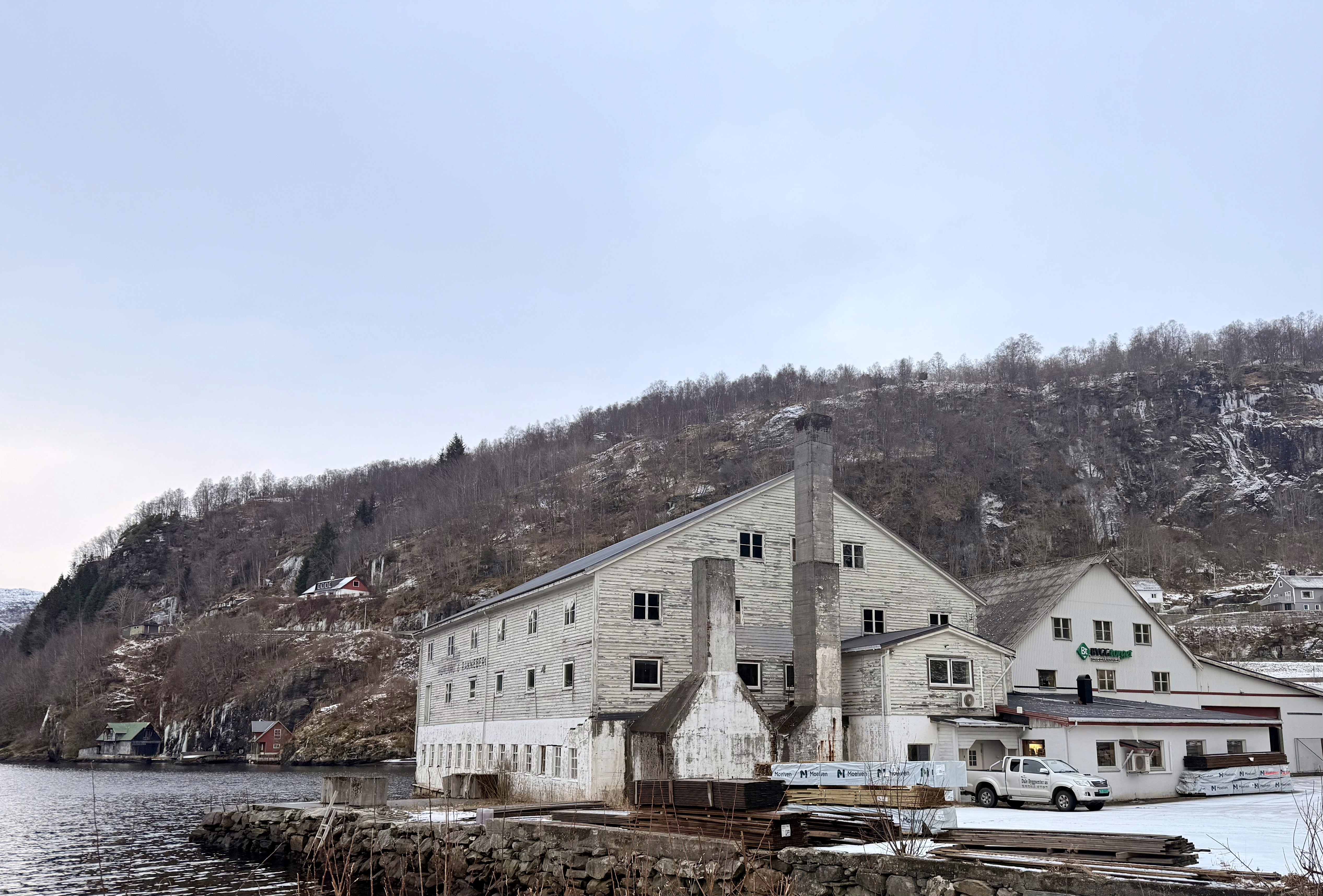 Bilde av gamle tønnefabrikken og Byggtorget