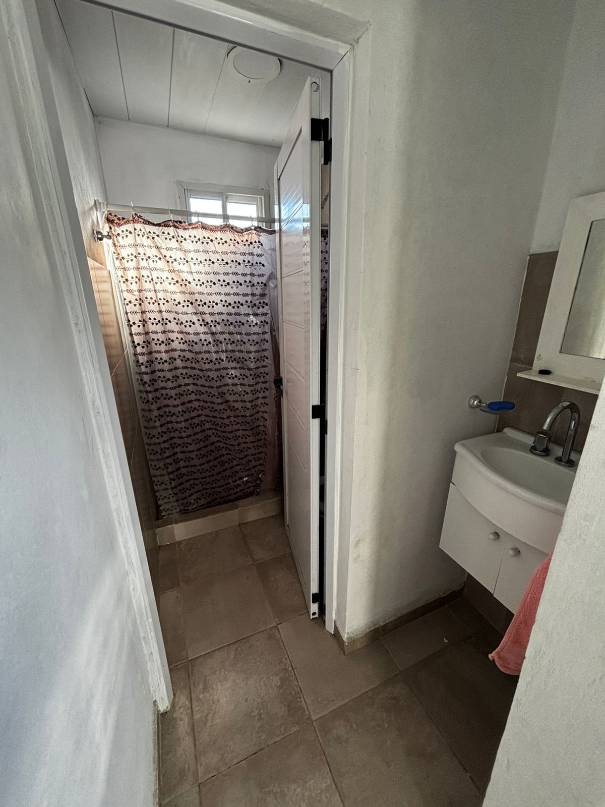antebaño privado en cabaña en saladillo