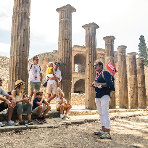 סיור מודרך בפומפיי: כניסה ללא תור + כרטיסי הלוך ושוב מסורנטו ב-Piano Di Sorrento