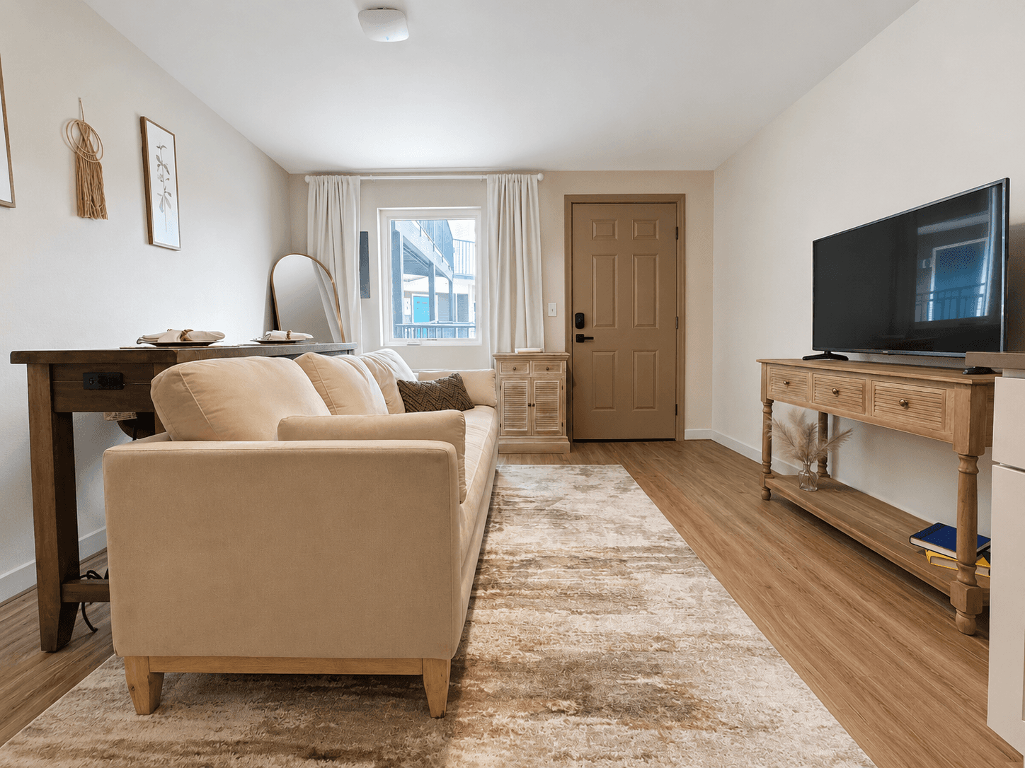 Open-plan apartment with full kitchen, dining table and living area