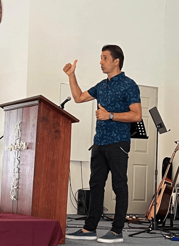 Juan Palacios teaching pastor of tamarindo church