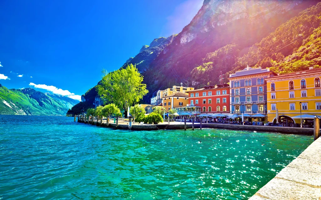 Herlige Riva del Garda helt nord i Gardasjøen | Expa travel