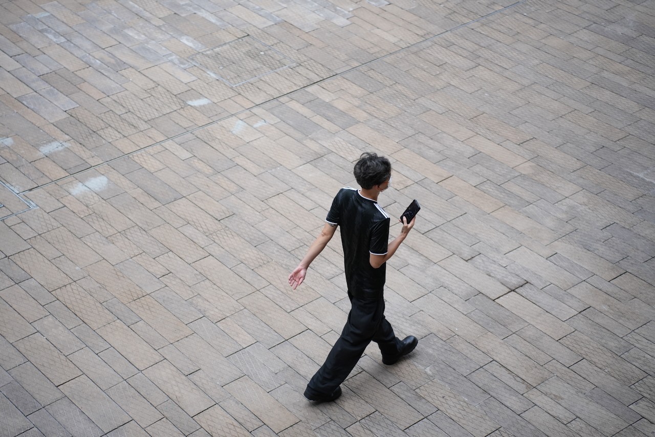 pedestrain walking with their phones