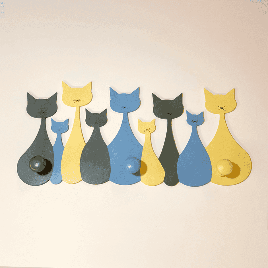 Photo d'un porte-manteau chat réalisé sur mesure.