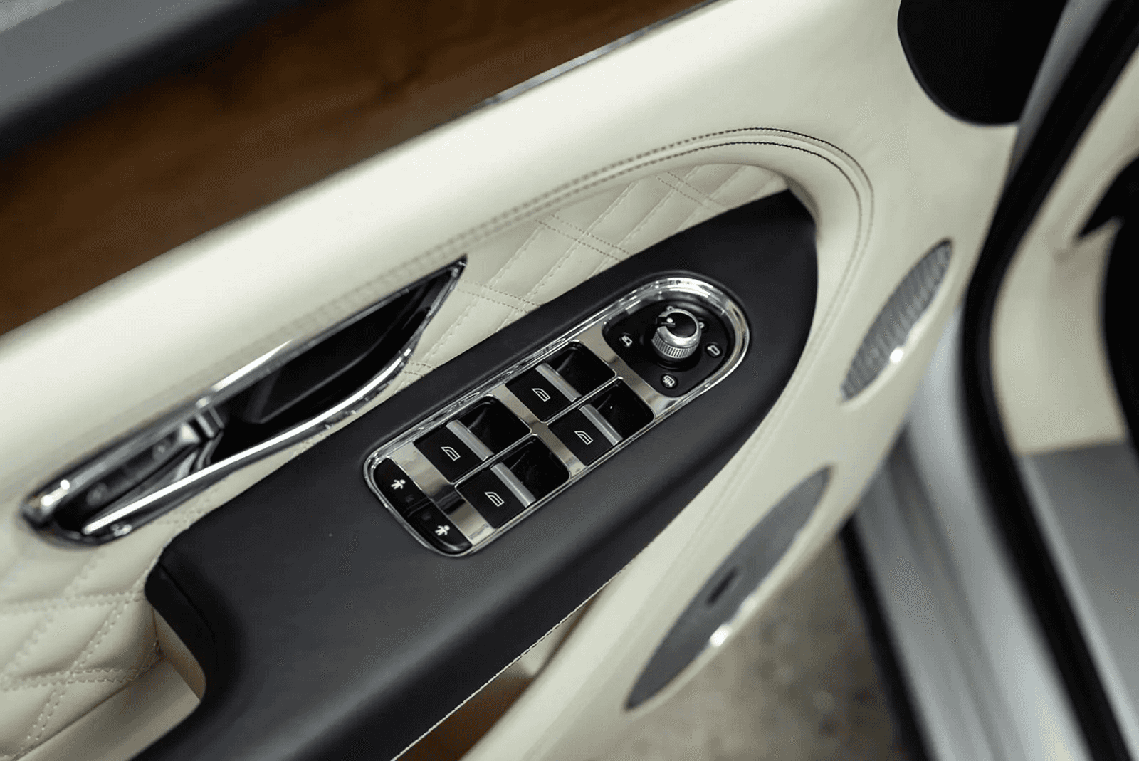2023 Bentley Bentayga Azure photo 23