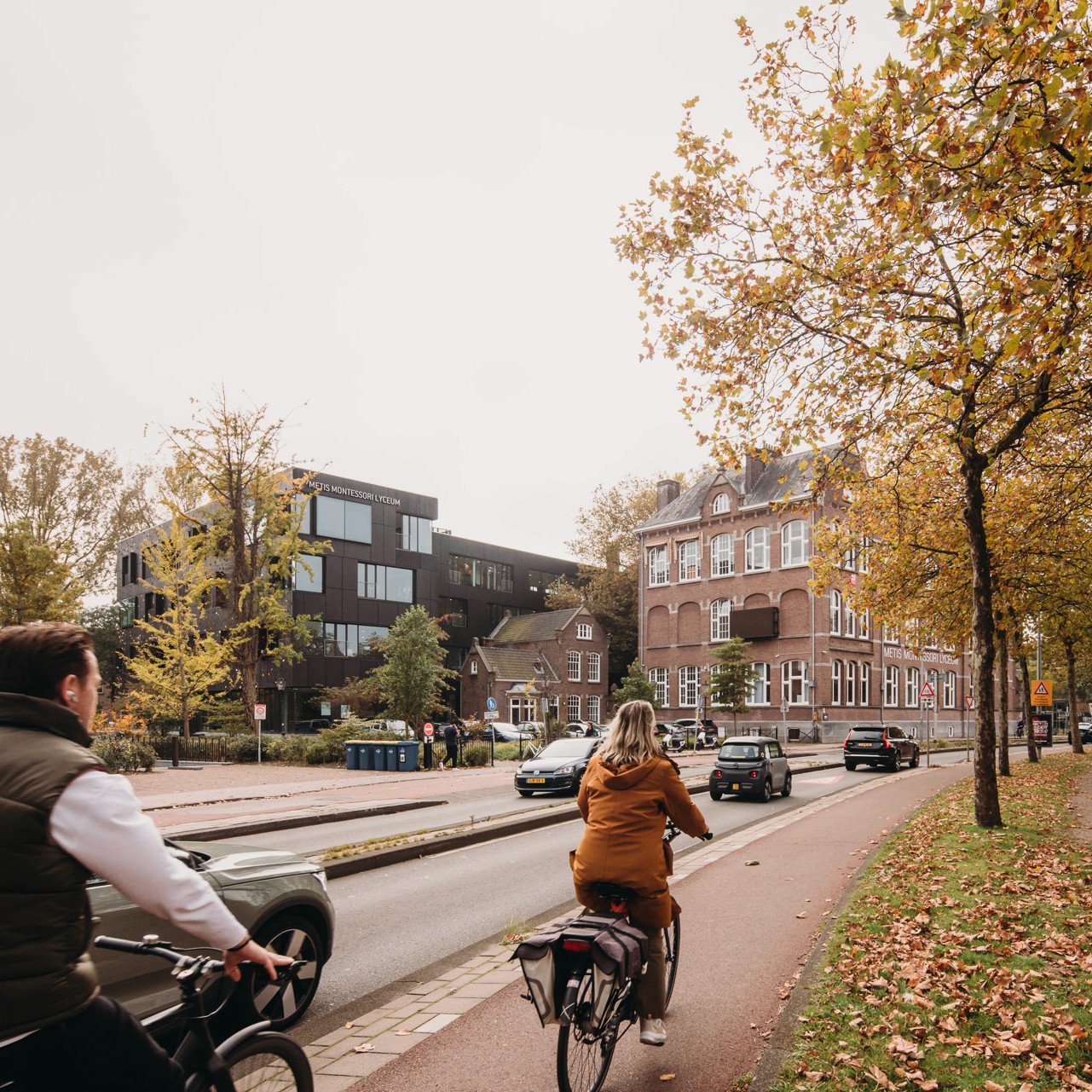 Photo of the exterior of the Metis Montessori Lyceum seen from the Mauritskade in Amsterdam