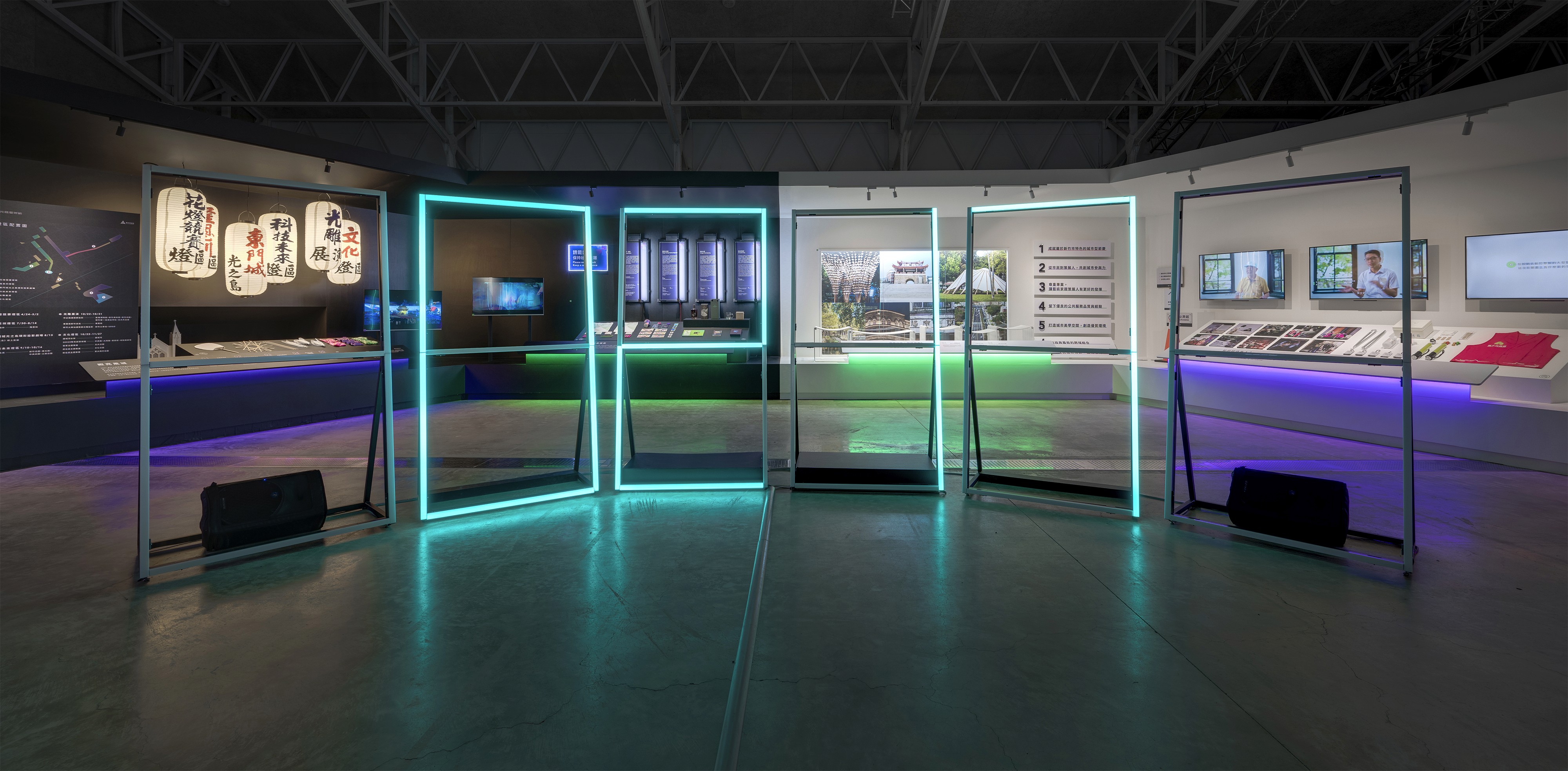 Light to Lights 光臨盛宴 | Exhibitions | visual | 風 Livehouse 新竹市東區東大路一段 1 號 | 3/3 TRIO DESIGN 三分之三設計