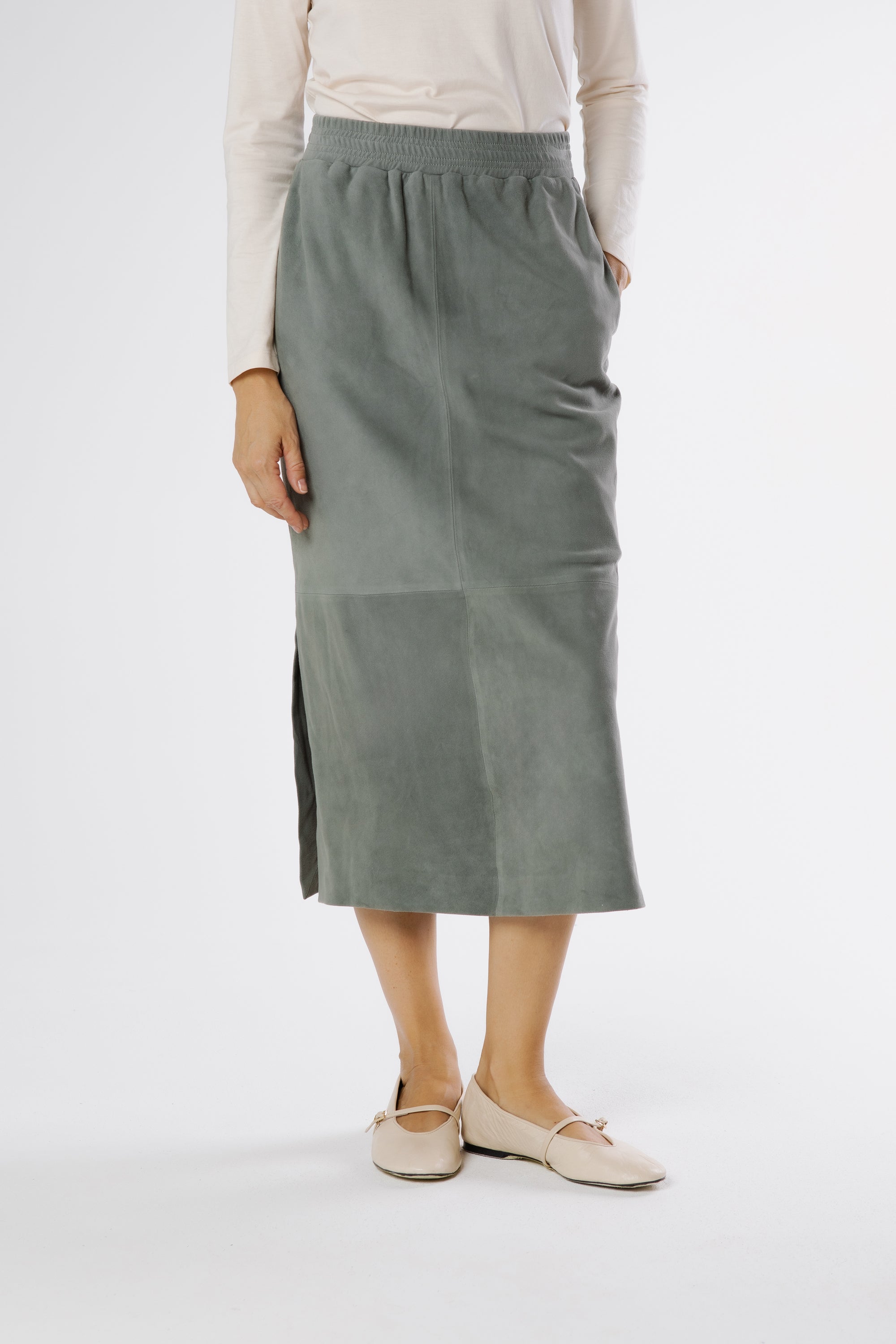Side view of soft konbu suede midi skirt showing smooth structure and elegant fall