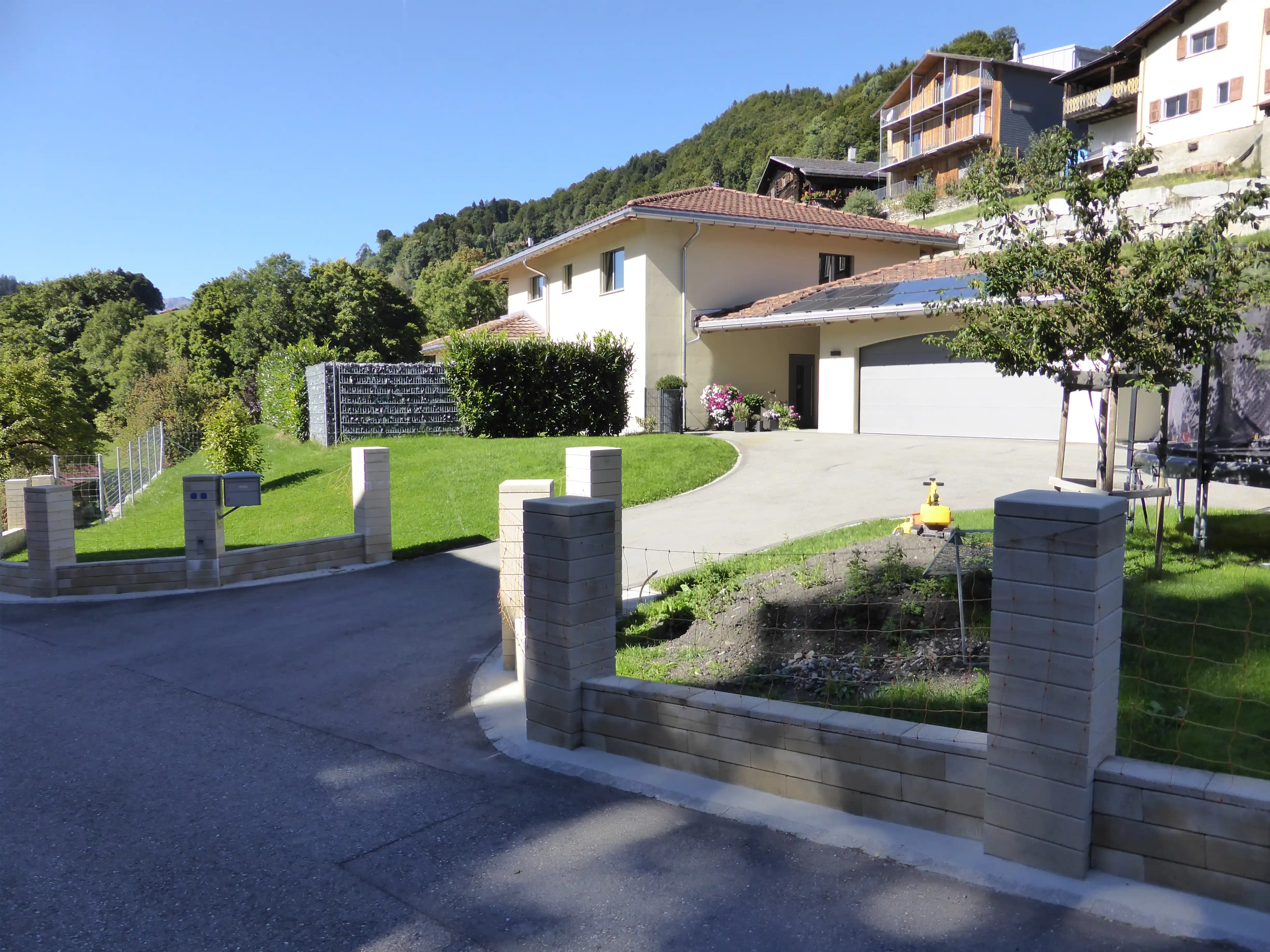 Neubau Einfamilienhaus Seewis Einfahrt - Niggli Architektur