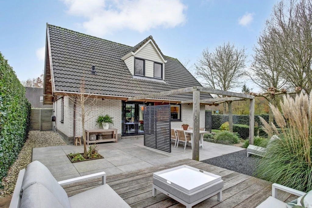 Detached house with a decked terrace and outdoor seating
