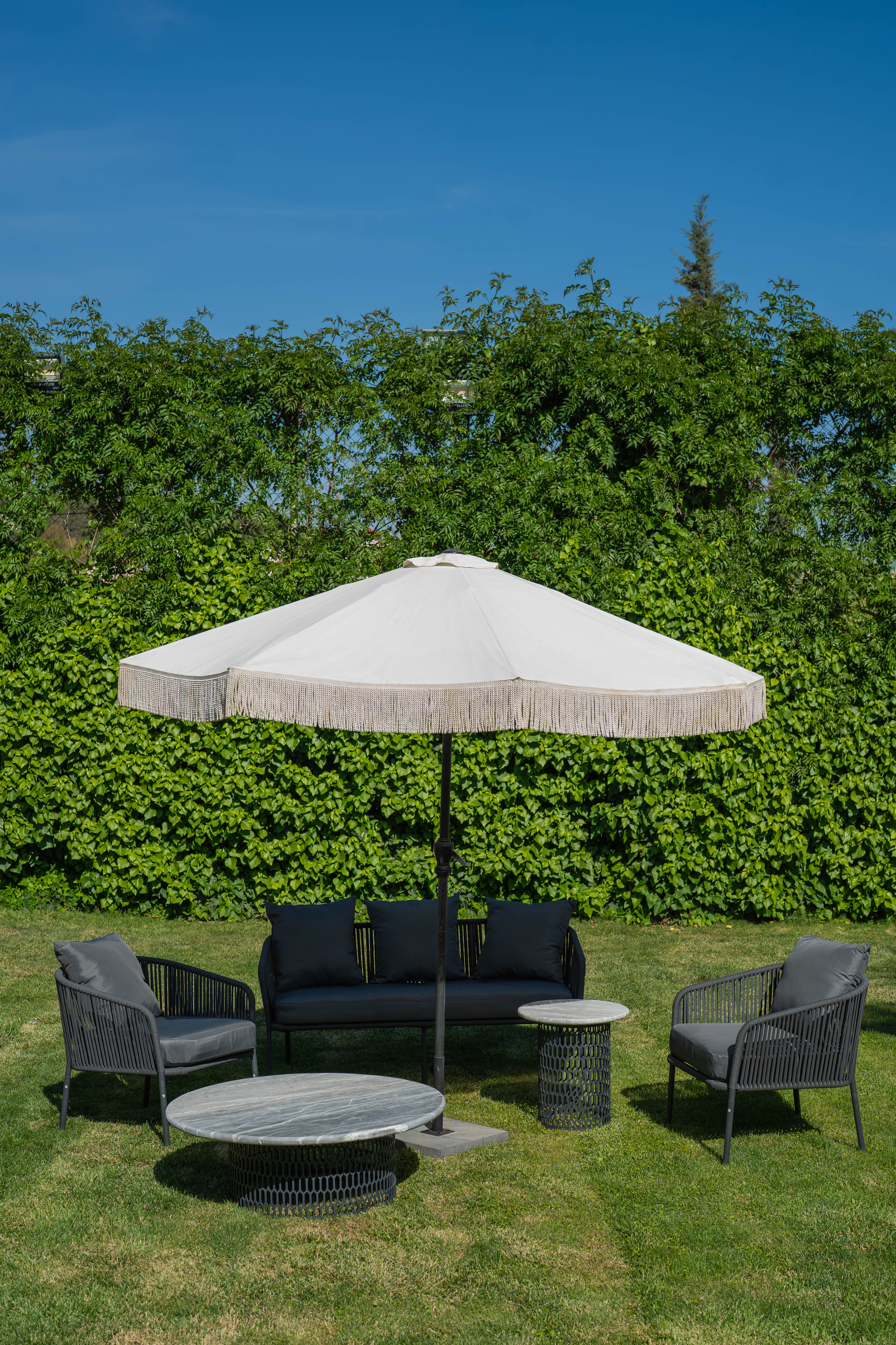 An scene of a lounge chair