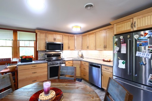 Photo 15 of 445 W Maple Street, Lancaster