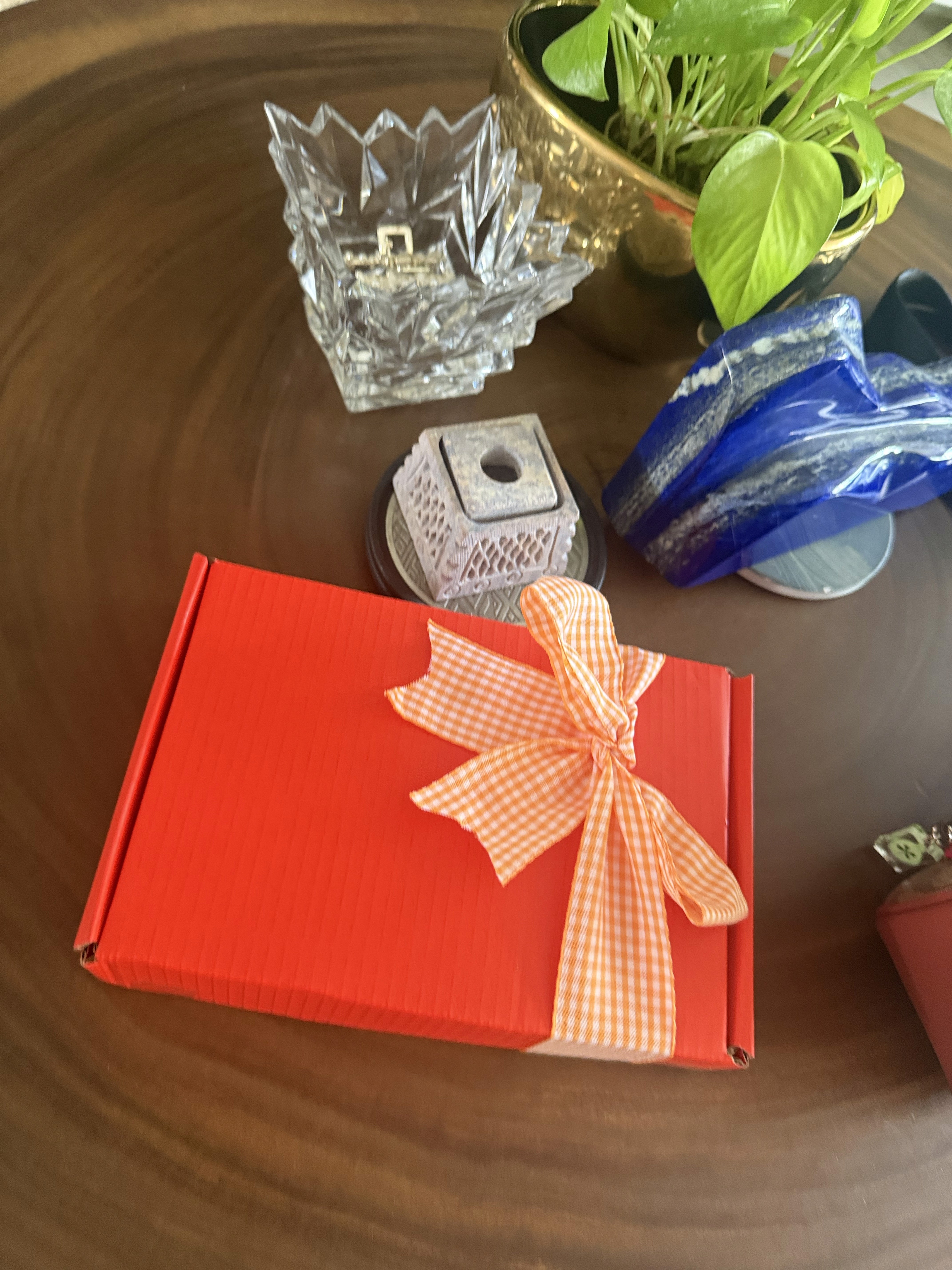 Replace with a gift set photograph