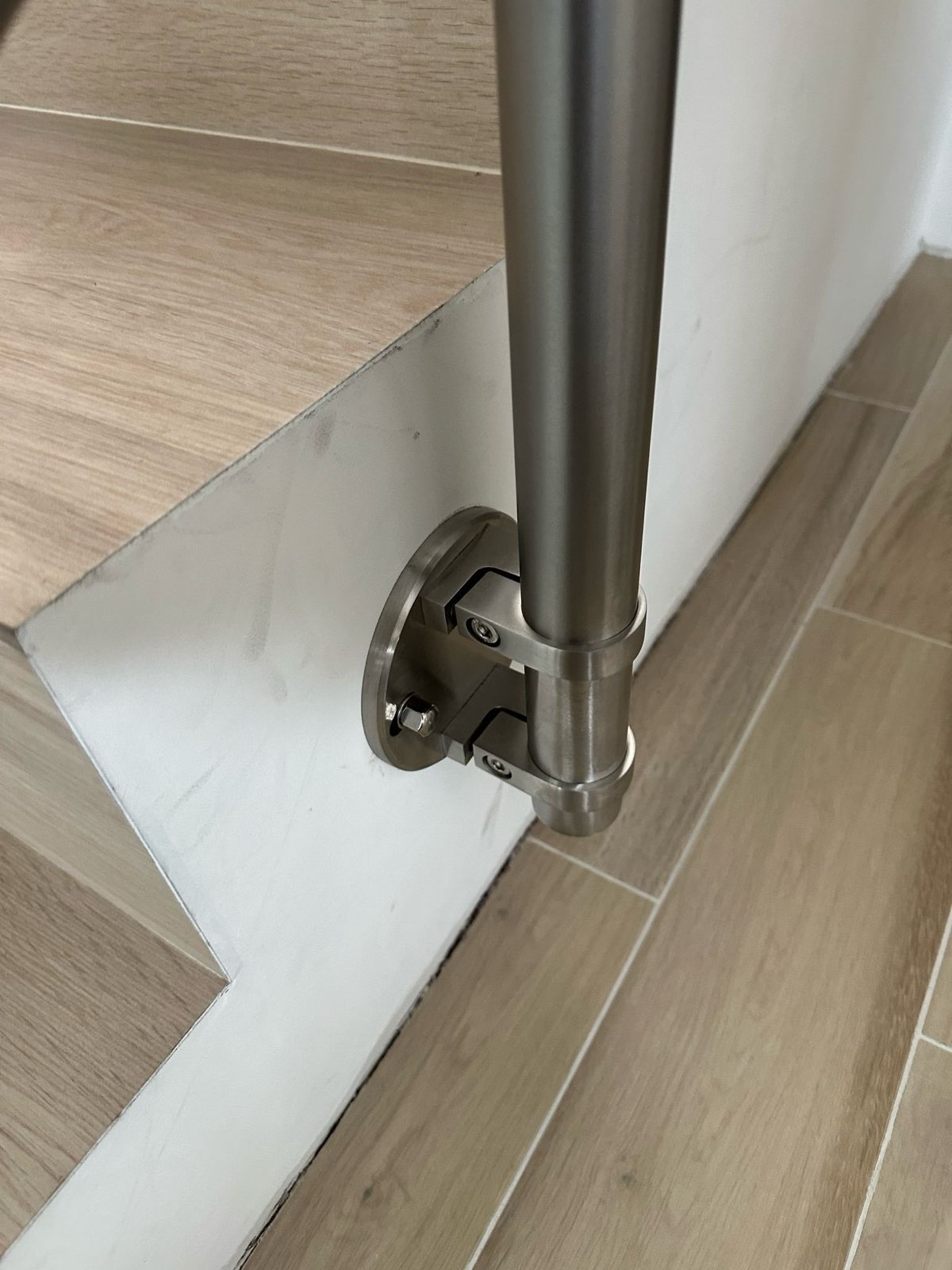 Nerezové zábradlí s vodorovnou výplní