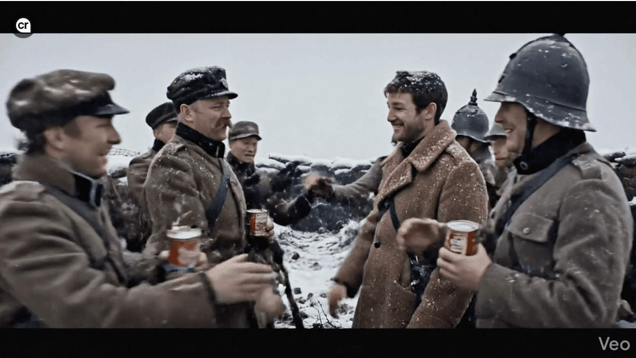 Soldats de camps opposés se serrant la main dans un paysage enneigé de tranchées, des boîtes de conserve à la main.