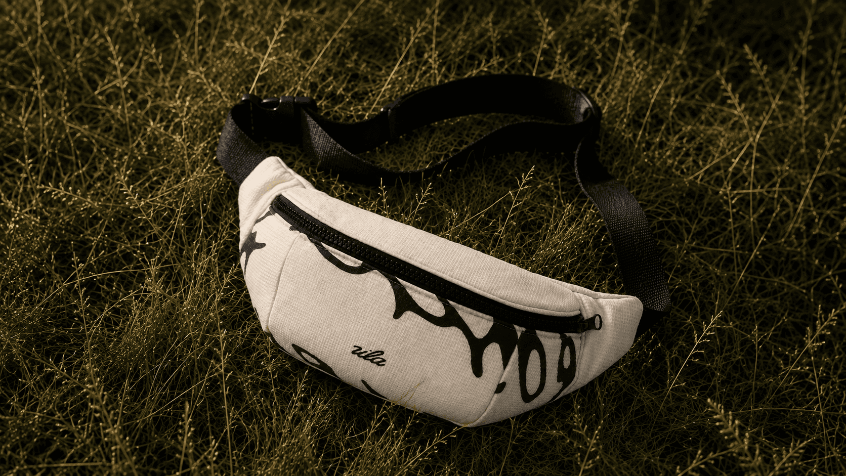 bag black and white with organic pattern on herb