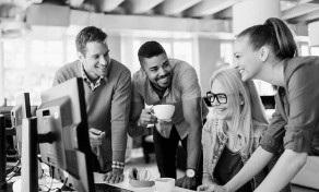 Abstract motion blur of white hair with red streaks on a dark background, creating a dynamic and artistic visual effect.
