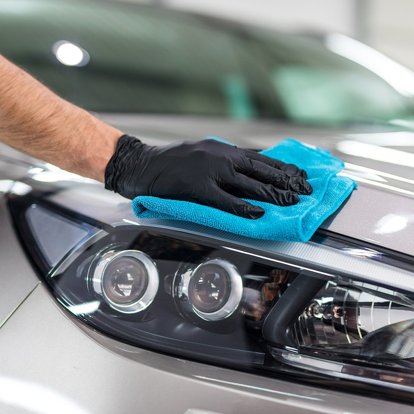 Regeneracja reflektorów samochodowych – czyszczenie i przywracanie przejrzystości lamp w Auto Portret