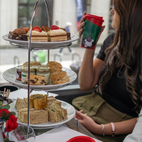 PG Tips Nachmittagstee + Stadtrundfahrt mit dem Bus und Eintrittskarten für die Prunkräume des Buckingham Palace in London