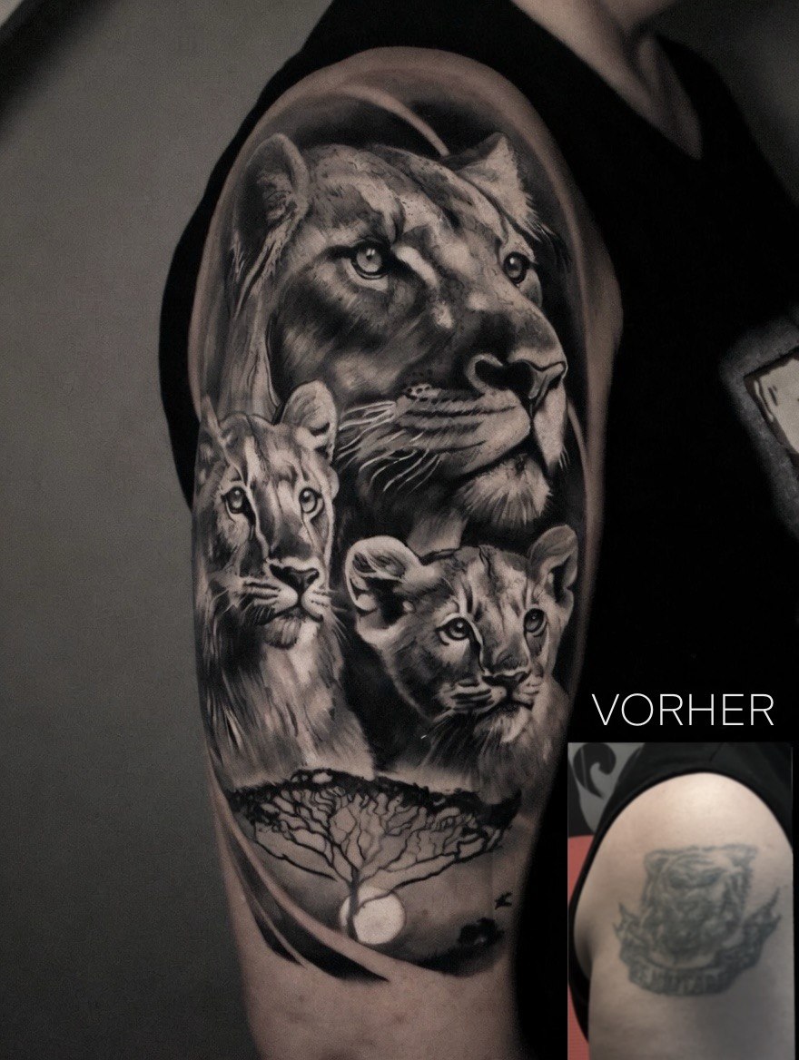 Realistisches Black-&-Grey-Cover-up mit Wikinger und Vorherbild
