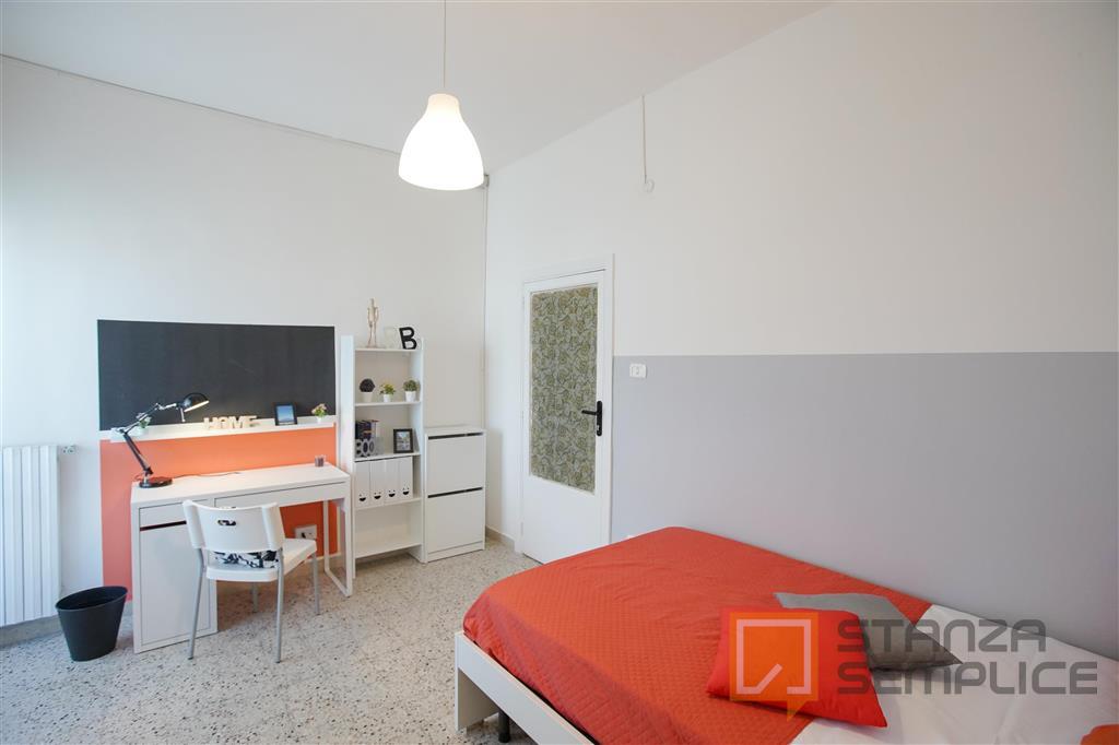 Stanza di 12 mq in Via Colli Aminei, Napoli