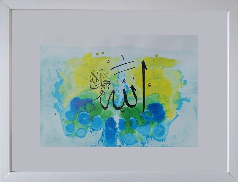 Umjetnička kaligrafija "Allah dž.š." | eksperimentalni fluid art na ebru podlozi, kalem i mastilo   | Unikatni radovi Anite Ibukić 2026
