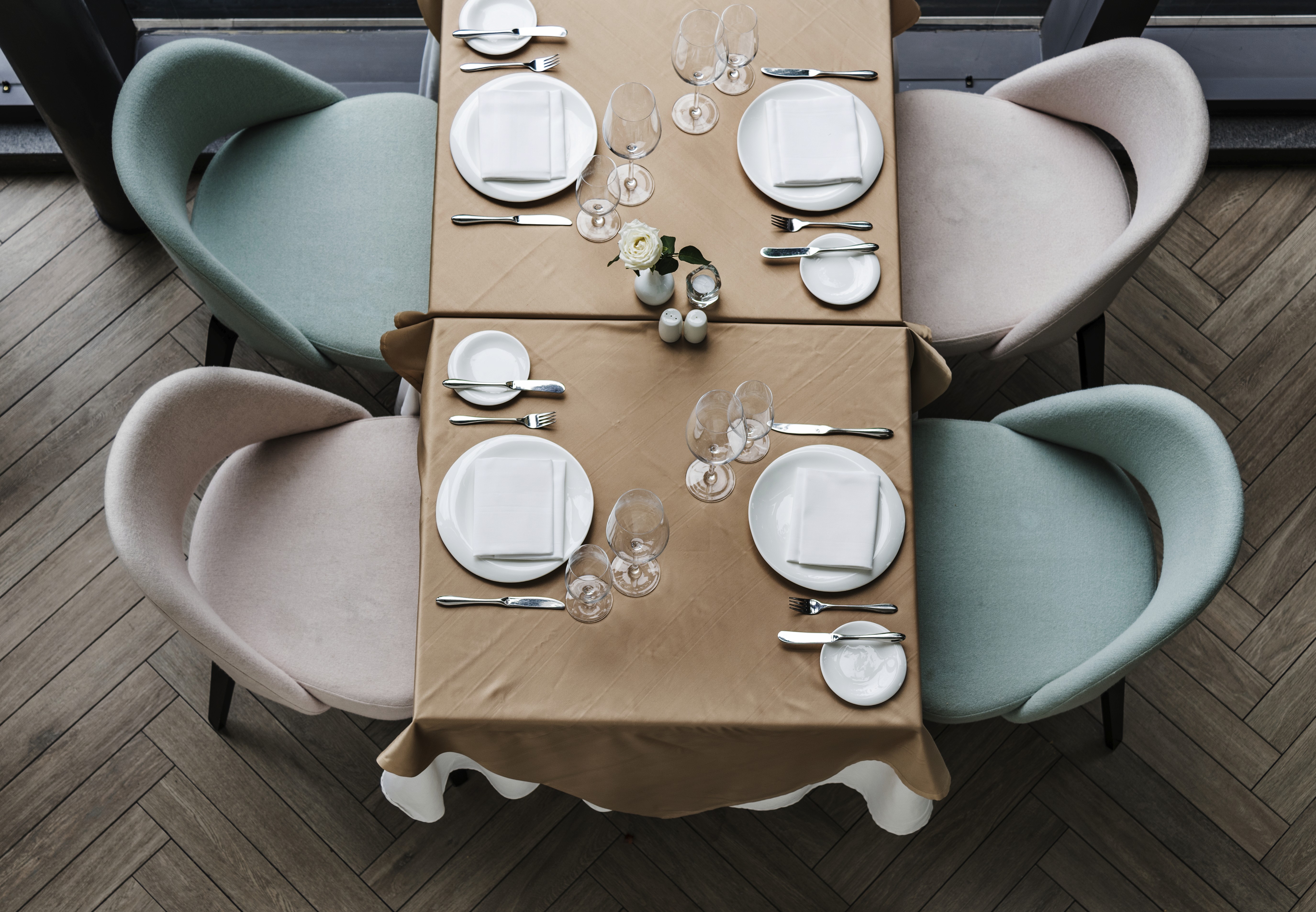 Mesas vacías en restaurantw: como evitar el noshow con inteligencia artificial