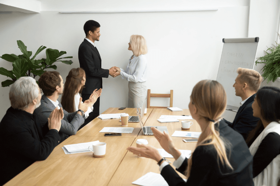 Business Coach giving seminar on business setup in Dubai 