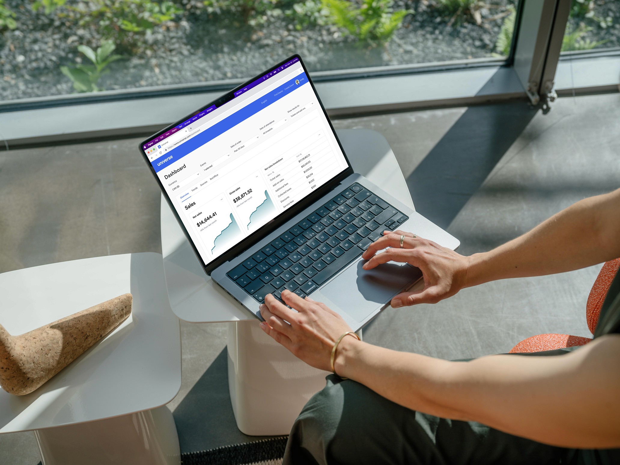 Universe Reports mockup, leading to case study.