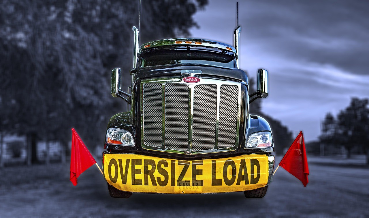 oversize-load,-oversized-load,-oversized,-huge,-big,-wide,-truck,-diesel-truck,- - royharryman (pixabay)