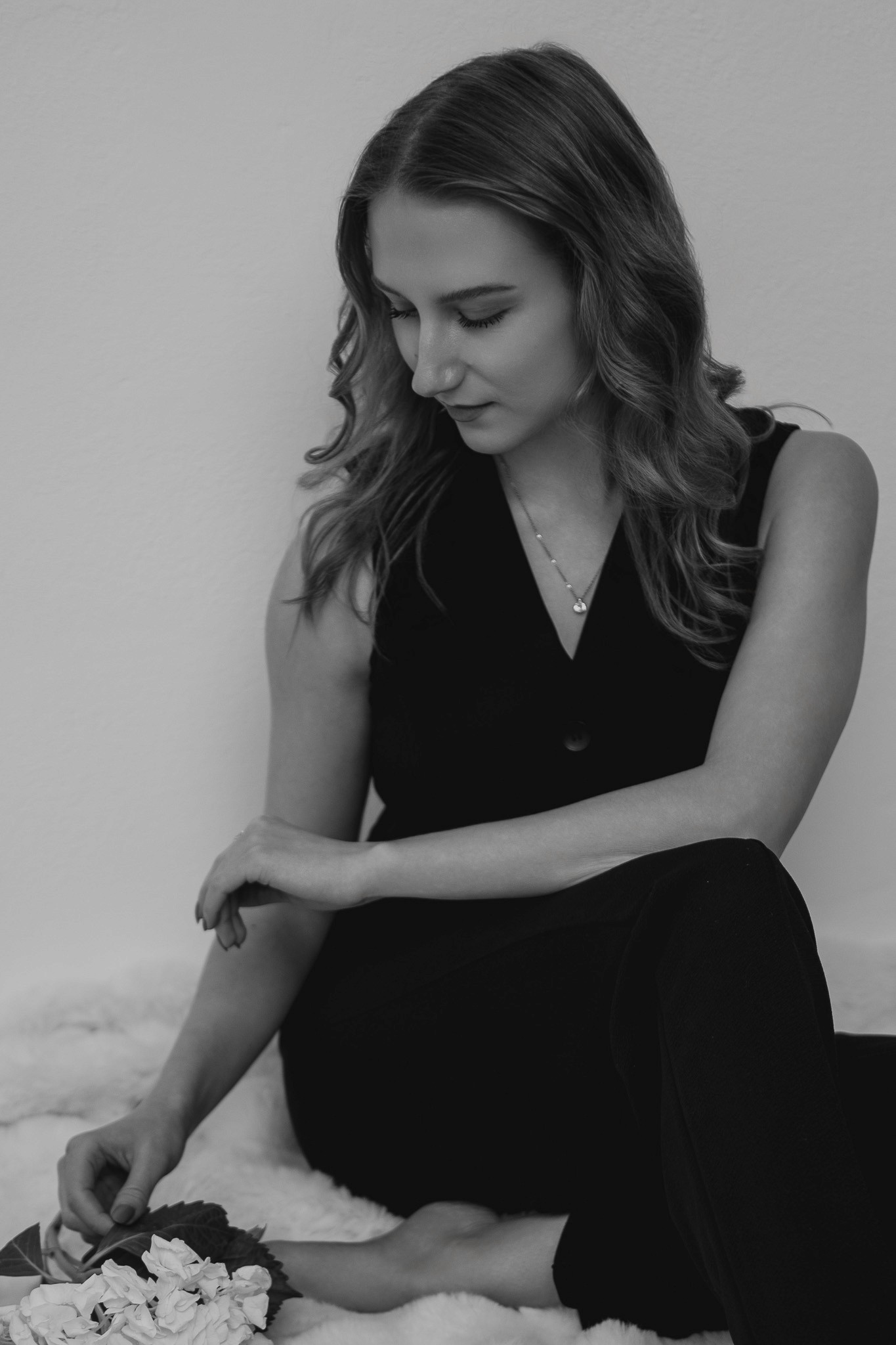 couple outdoor sunlight pose