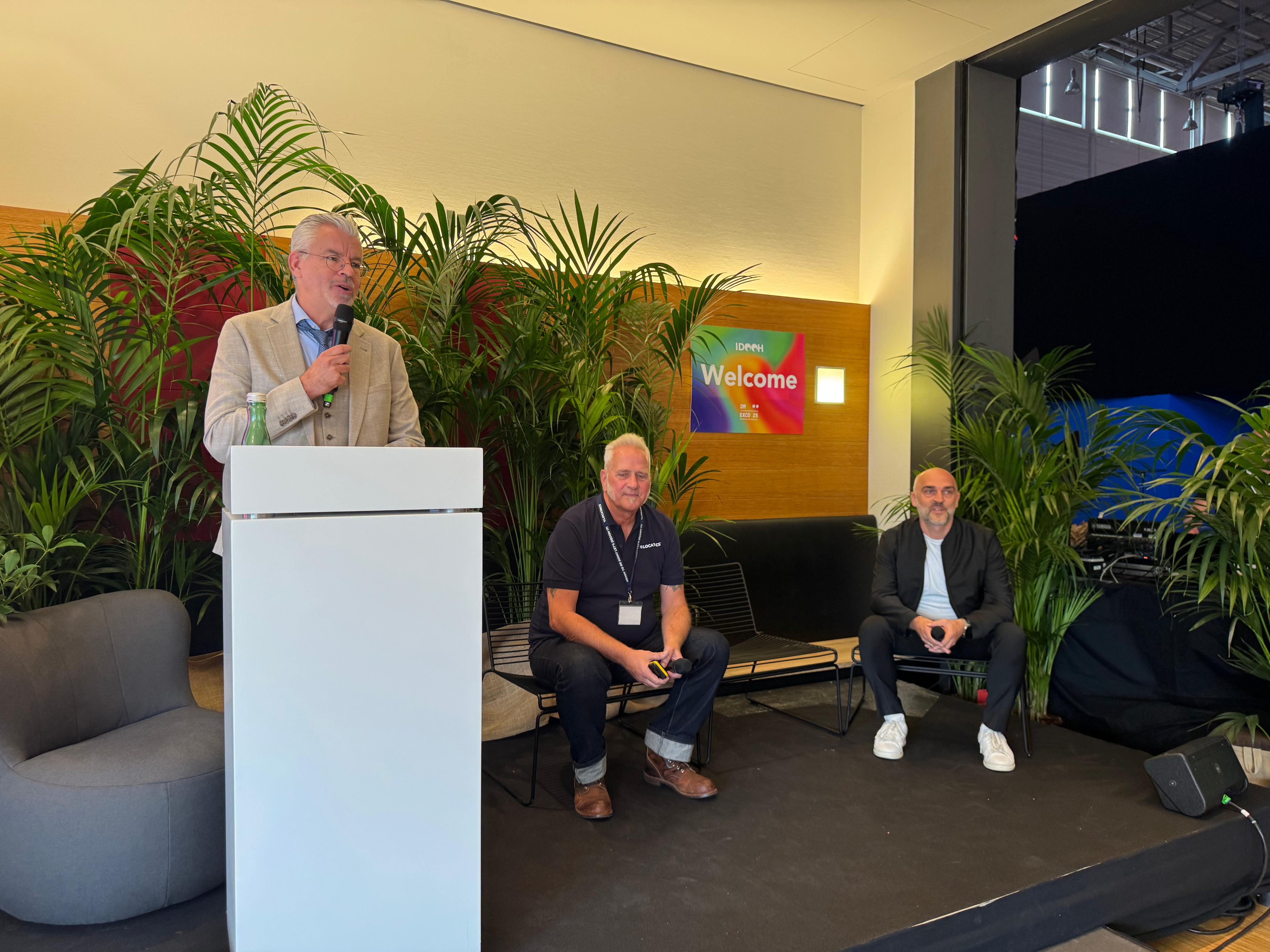 Stefan Krüger, Lars Kirschke und Markus Hoffmann auf der Bühne der DMEXCO während des Creative Check Battle.