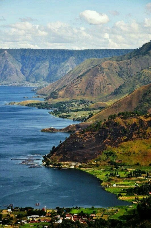 Lake Toba panoramic view