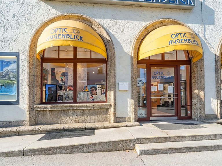 Außenansicht von Optic Augenblick mit Eingangsbereich und Ladengeschäft
