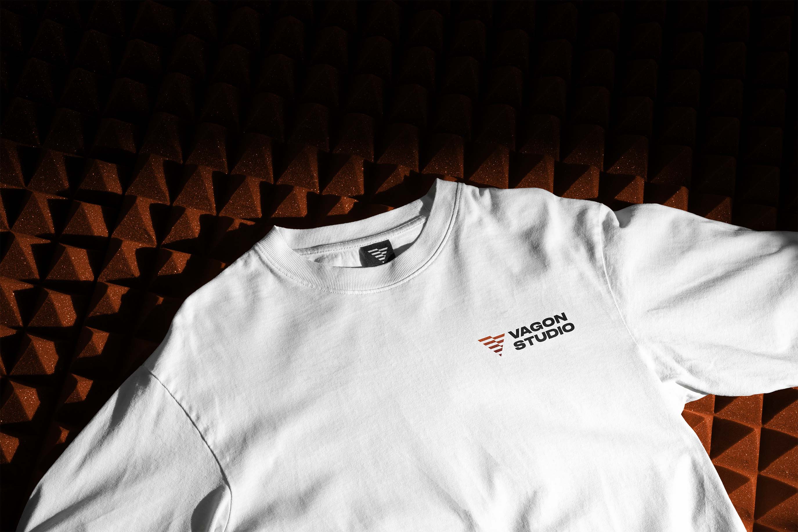 Zdjęcie koszulki z nadrukiem Vagon Studio