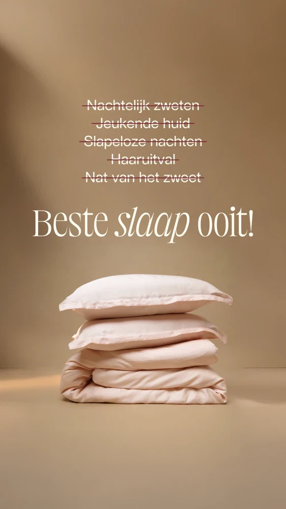 Reclame voor beddengoed met gestapelde kussens en tekst "Beste slaap ooit!
